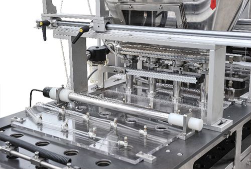 该机是一种多功能高速全自动机械,适用于水,牛奶,酸奶,橄榄油,果汁